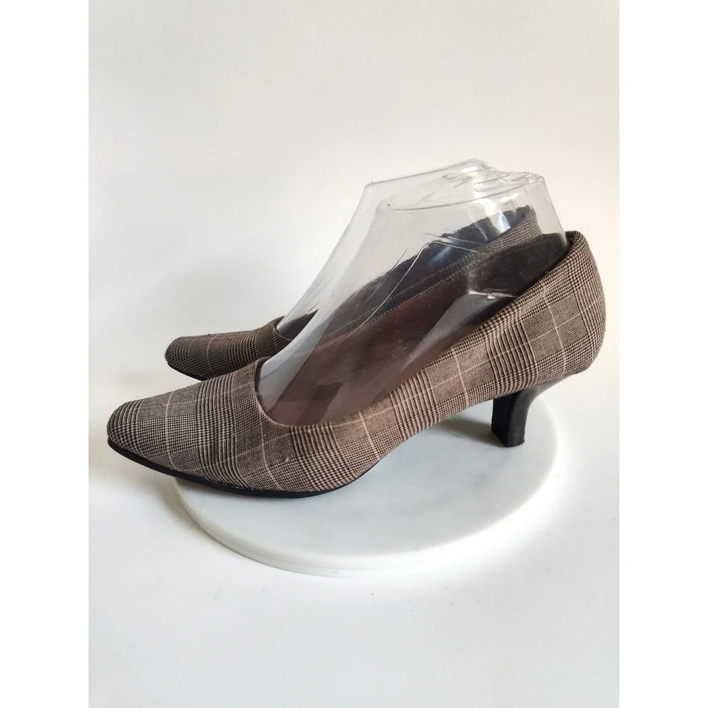 AEROSOLES brand model